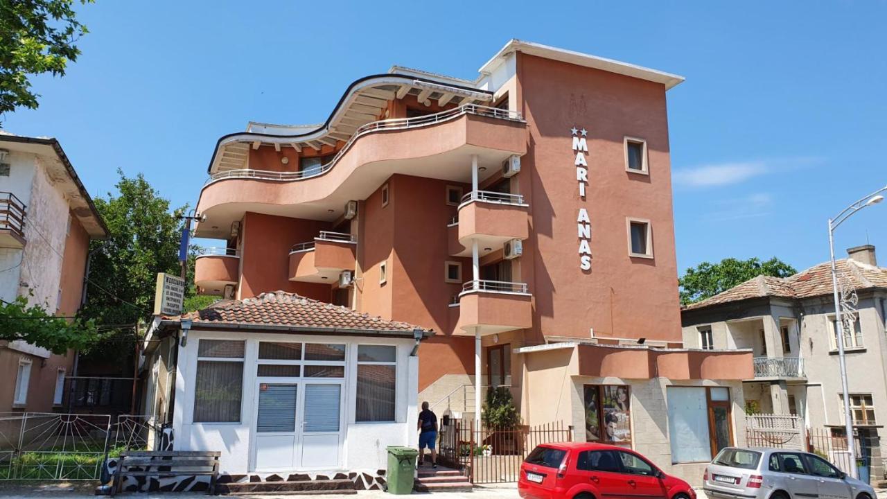 Marianas Guesthouse Обзор Екстер'єр фото