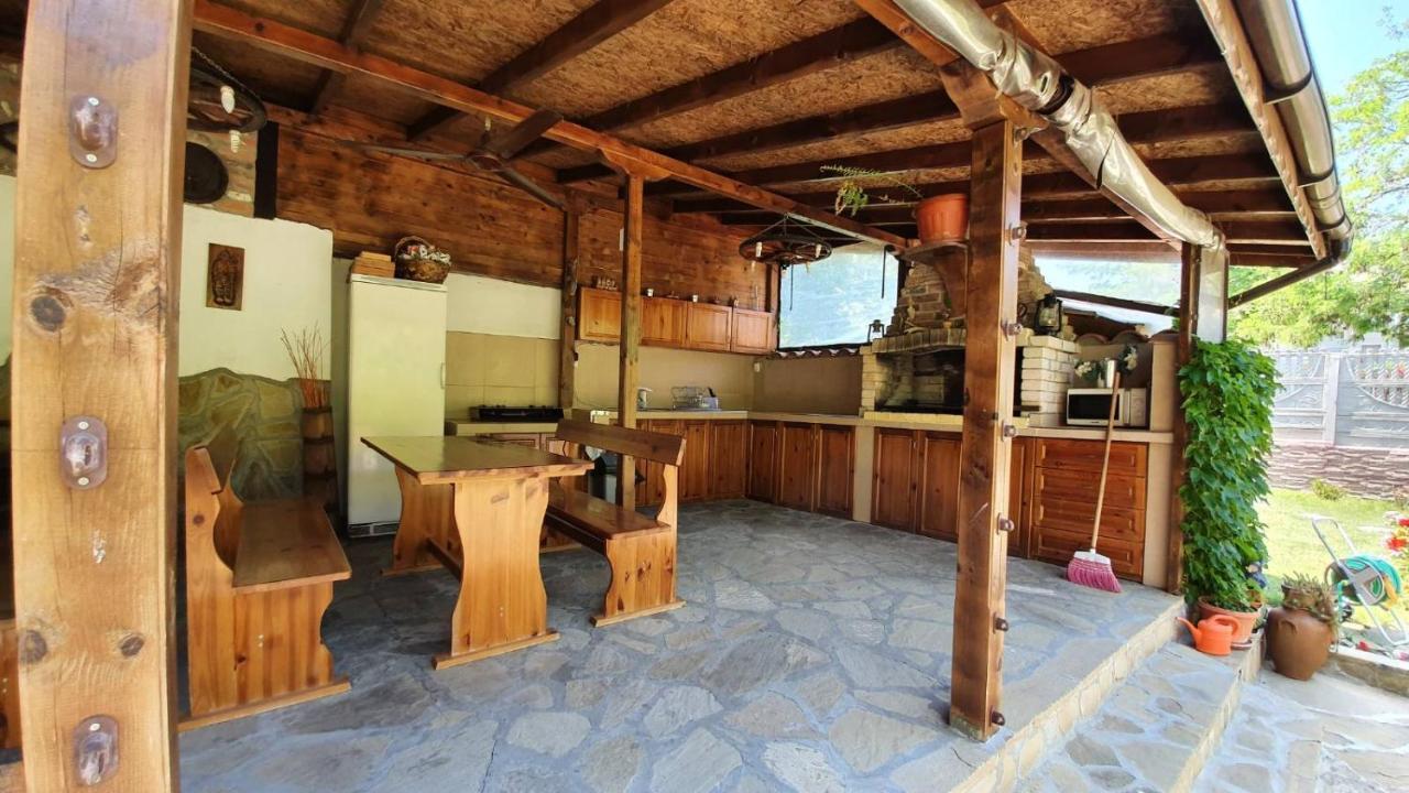Marianas Guesthouse Обзор Екстер'єр фото