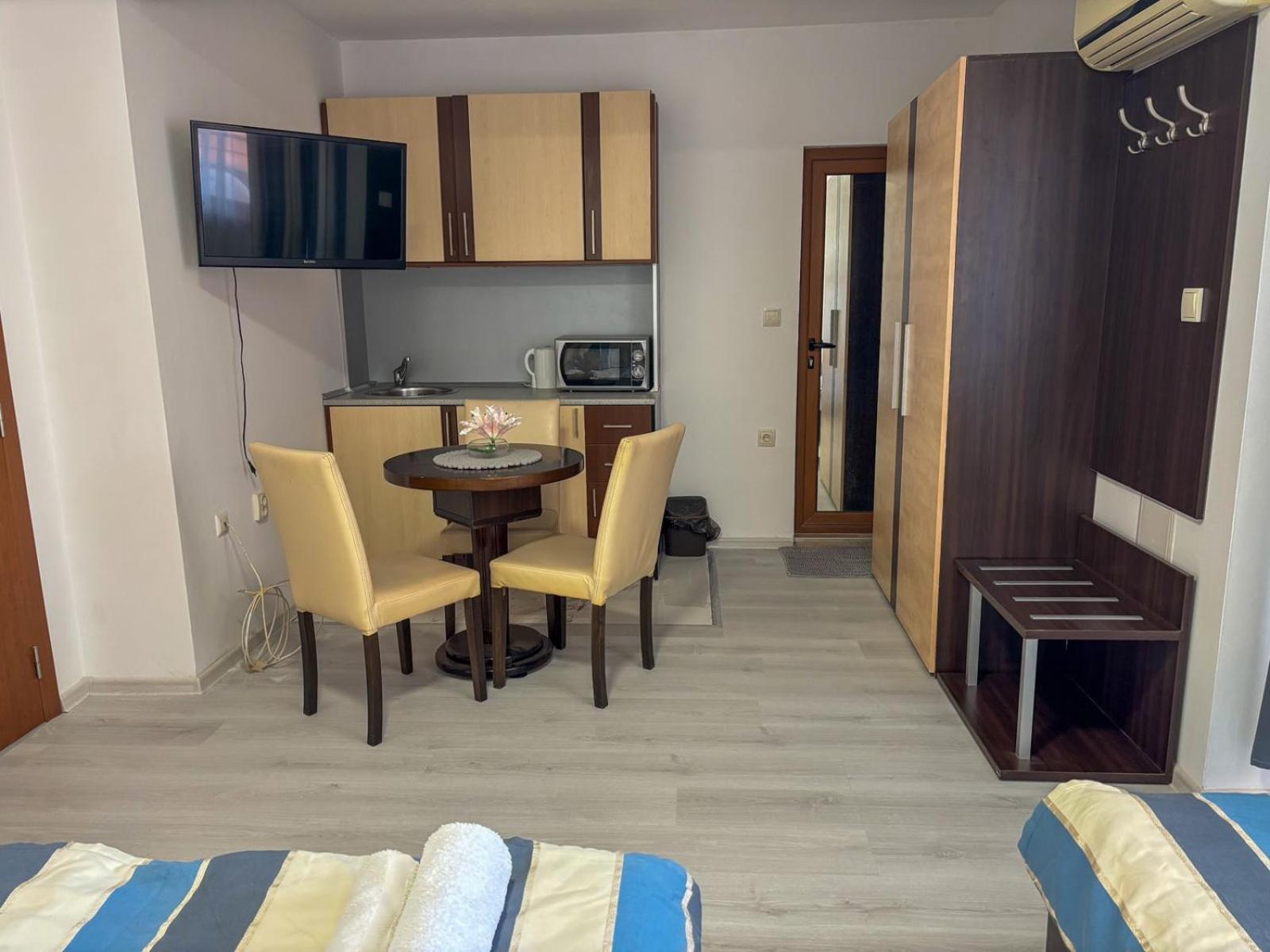 Marianas Guesthouse Обзор Екстер'єр фото